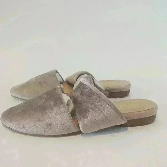 KAANAS Siena Velvet Twisted Knot Mule Size 6 - Picture 5 of 8